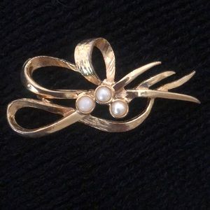 🎗Vintage Brooch Pearl Gold Tone